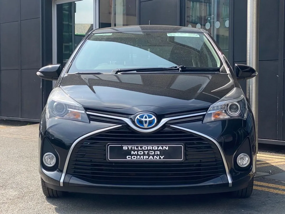 Toyota Yaris Hybrid Luxury Auto - Image 2