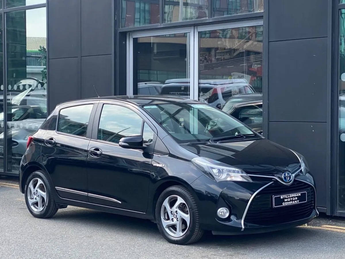 Toyota Yaris Hybrid Luxury Auto - Image 3