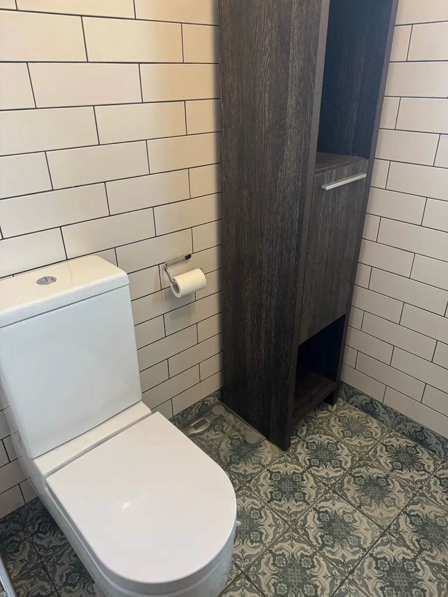 Bathroom suite - Image 2