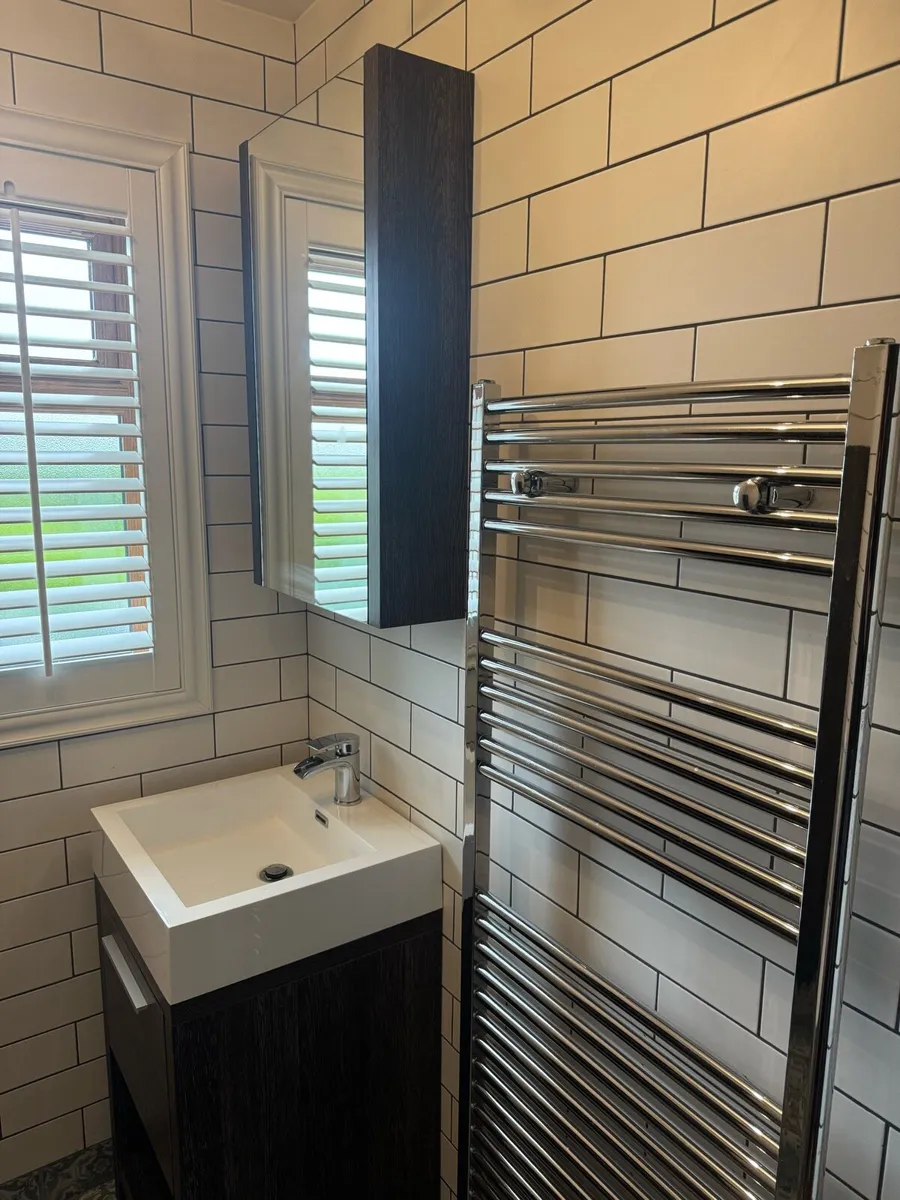 Bathroom suite - Image 3