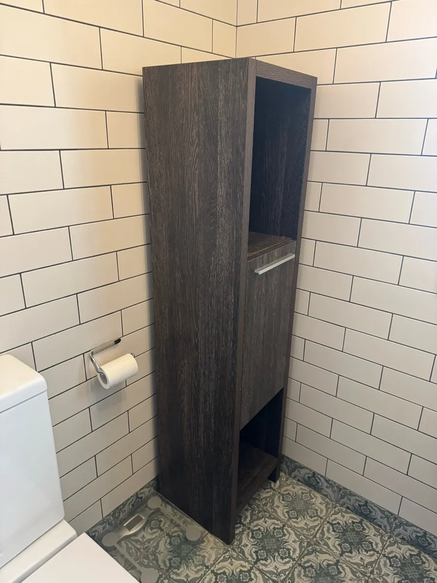 Bathroom suite - Image 4