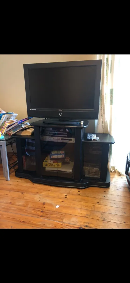 TV stand - Image 1
