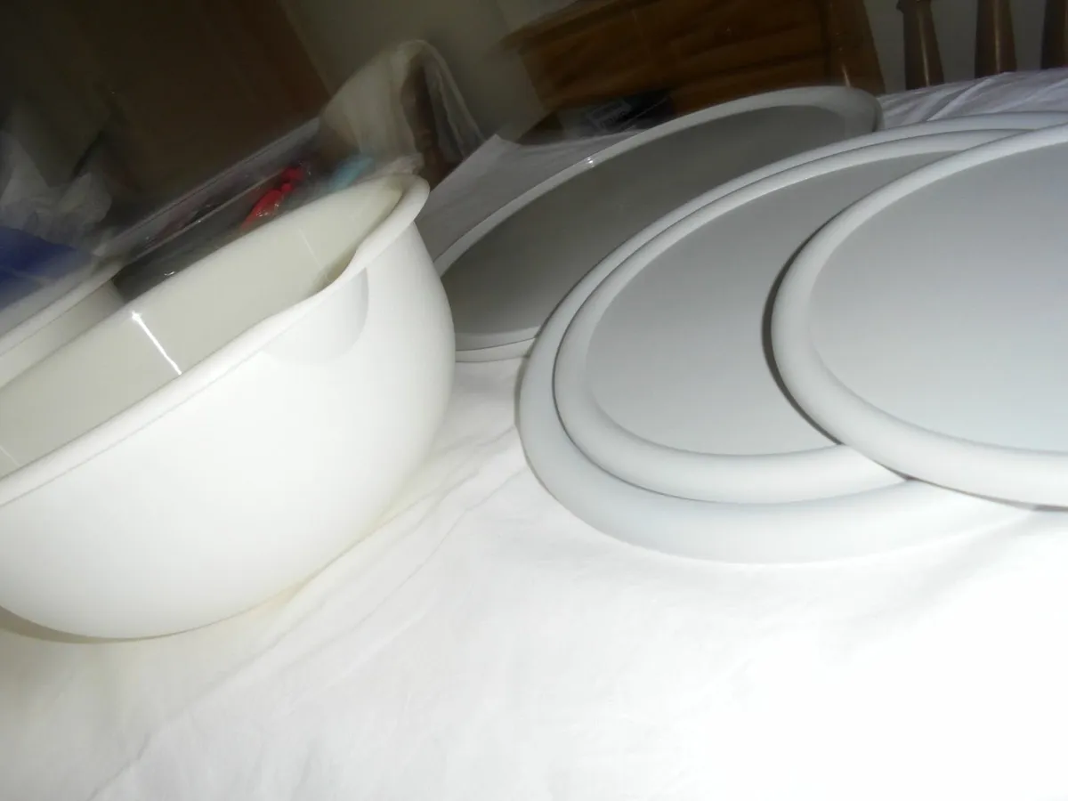 White Plastic Bowls x 4 for Sale - Image 2