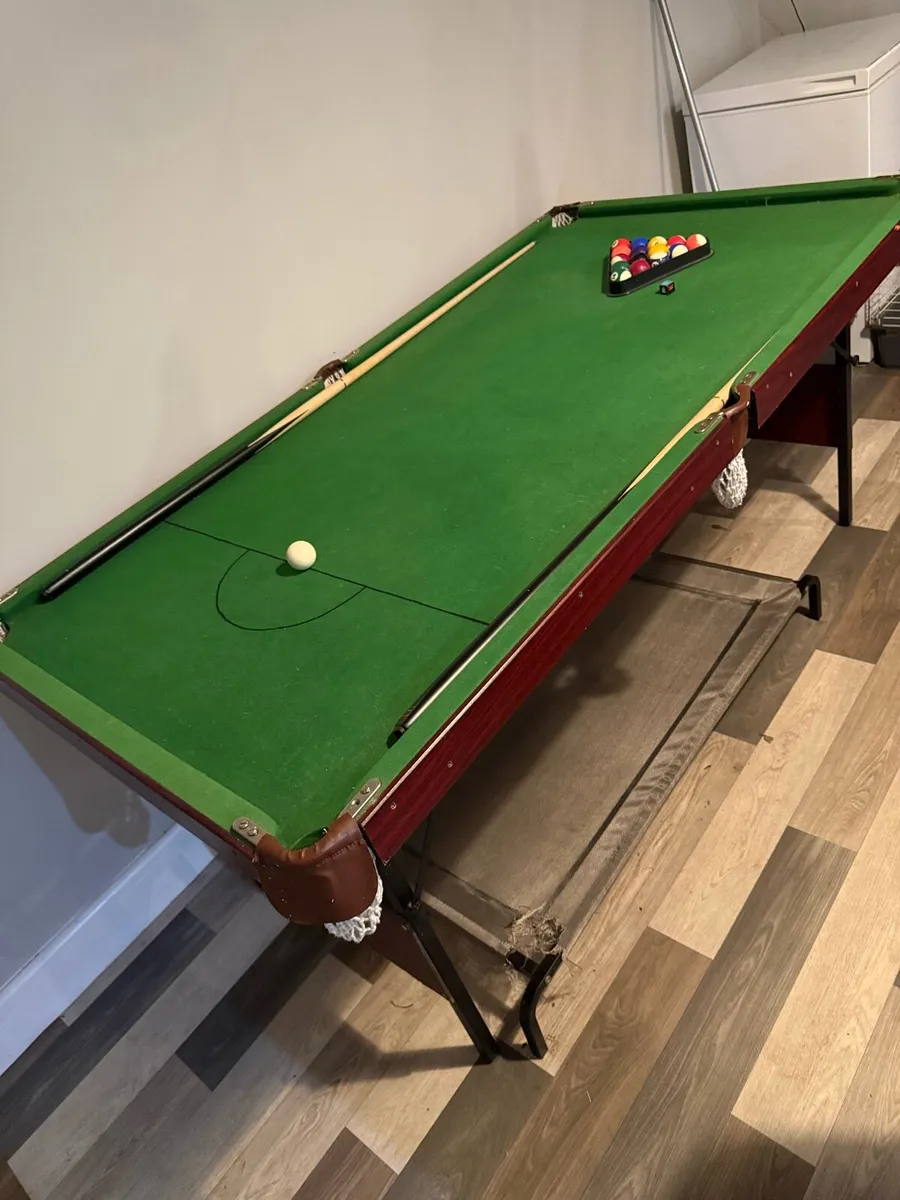Pool table - Image 1