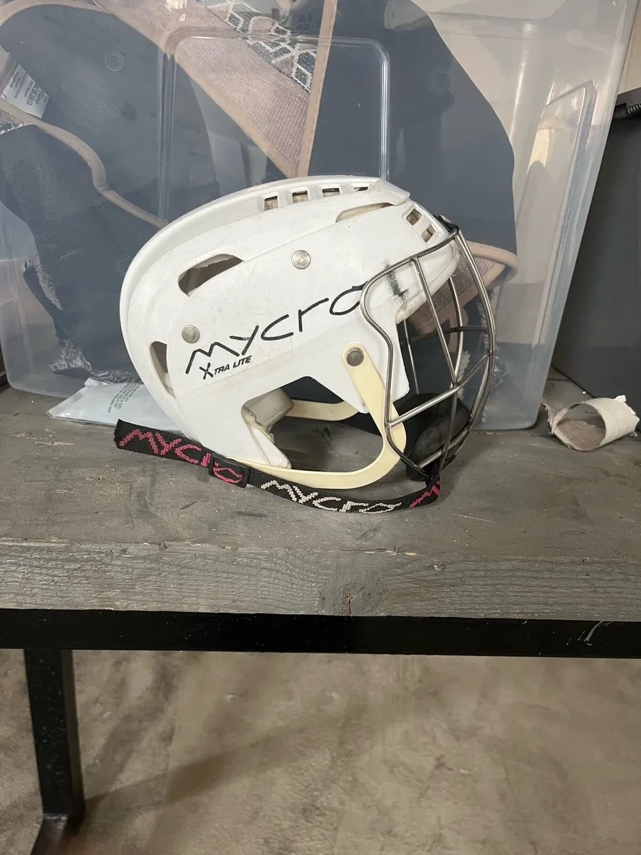 Hurling helmet - Image 2