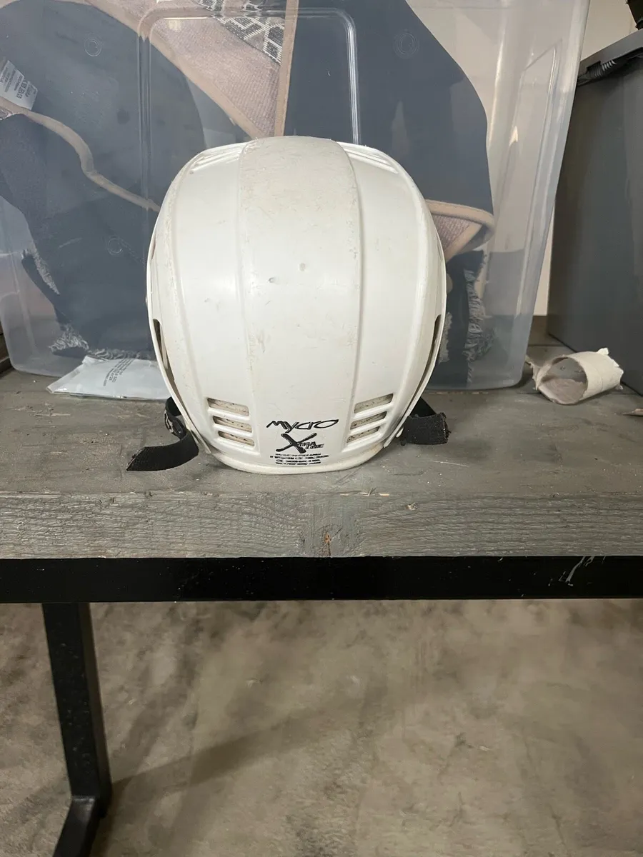 Hurling helmet - Image 3