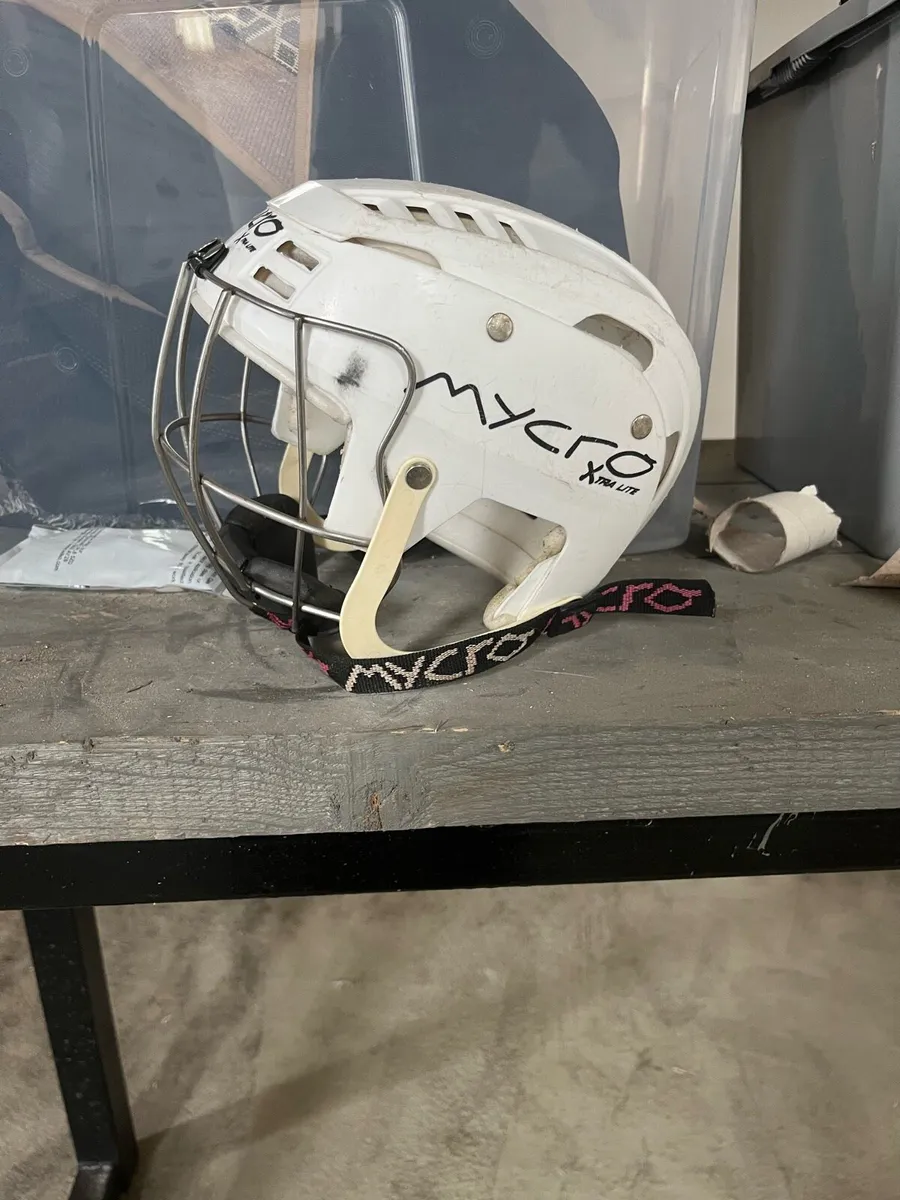 Hurling helmet - Image 4