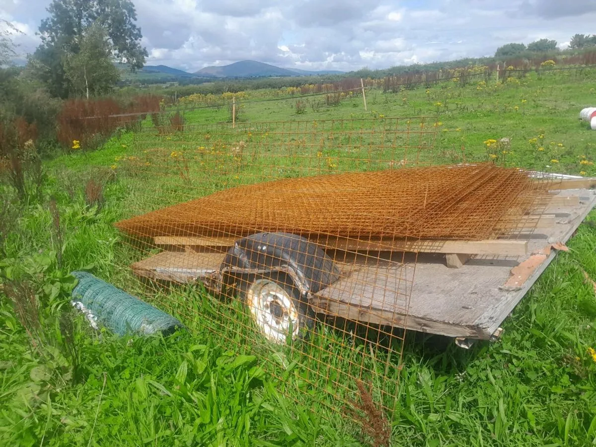 Mesh wire sheets size 8 by 4 to inch box - Image 1