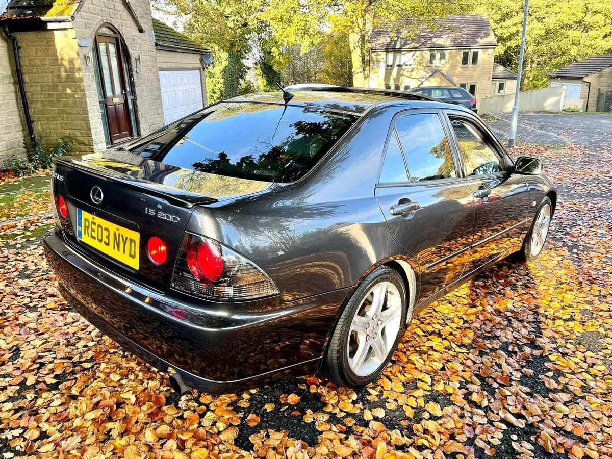 Lexus is200 - Image 4