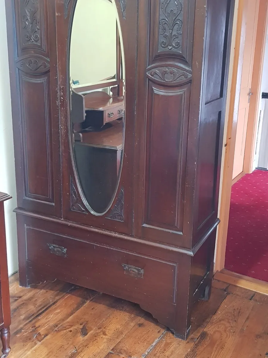 Wardrobe / Armoire - Image 2