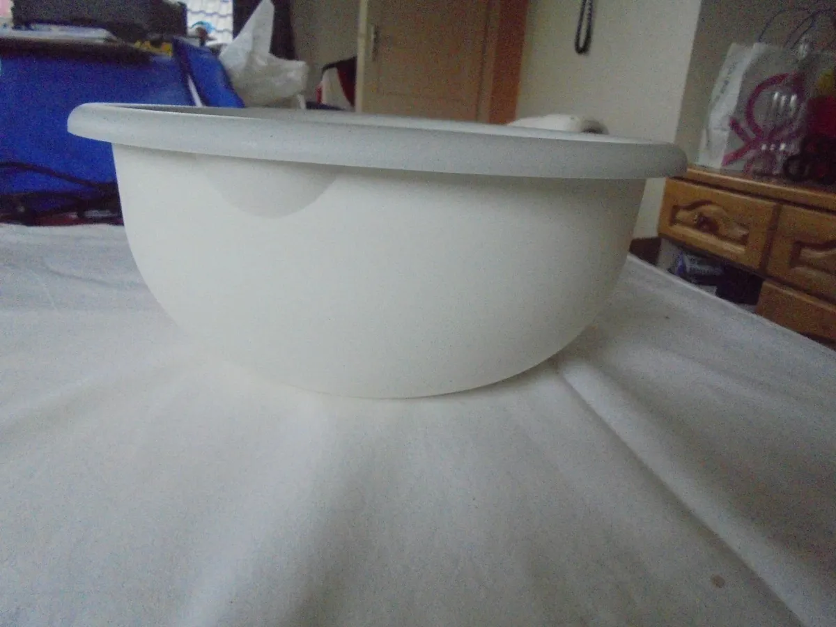 White Plastic Bowls x 4 for Sale - Image 1