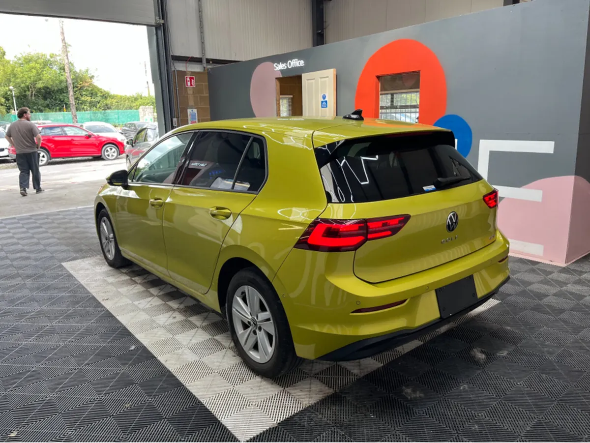 Volkswagen Golf 1.0 ETSI ACTIVE / 28k KMs / REVERS - Image 4
