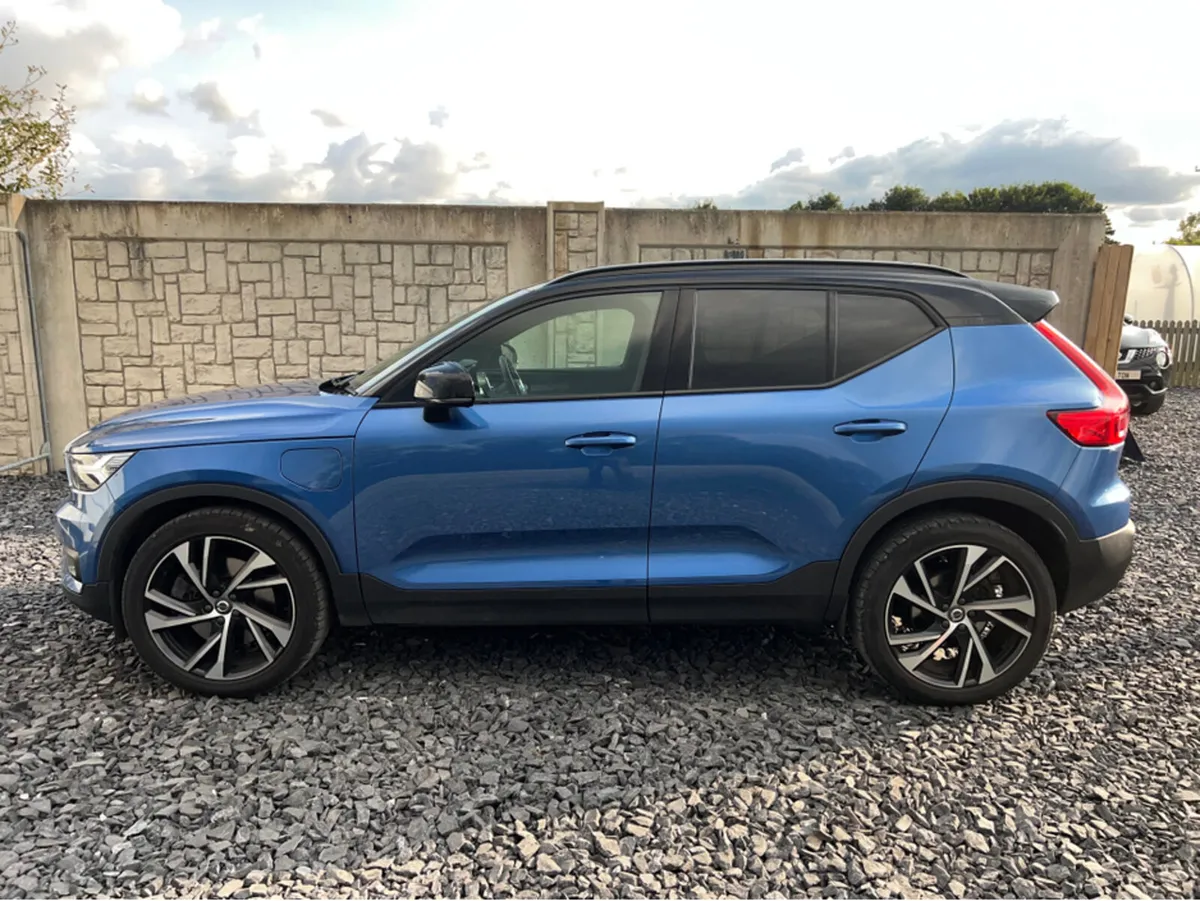 Volvo XC40 R-DESIGN T4 - Image 4