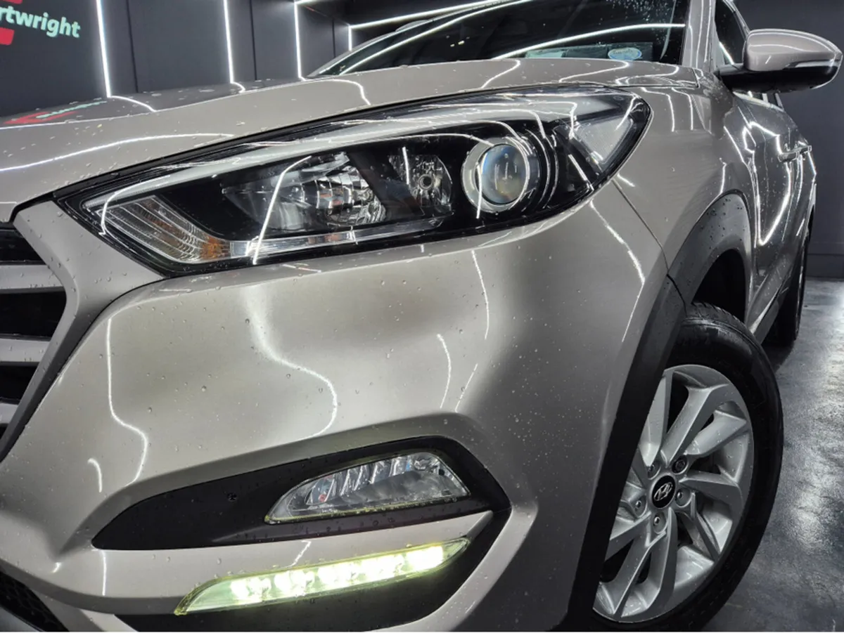 Hyundai Tucson 1.7 CRDI SE NAV BL/DR 5 5DR - Image 2