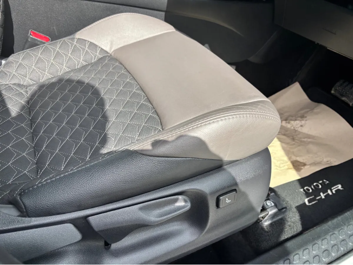 Toyota C-HR 1.8 HYBRID SOL 4DR AUTO - Image 3