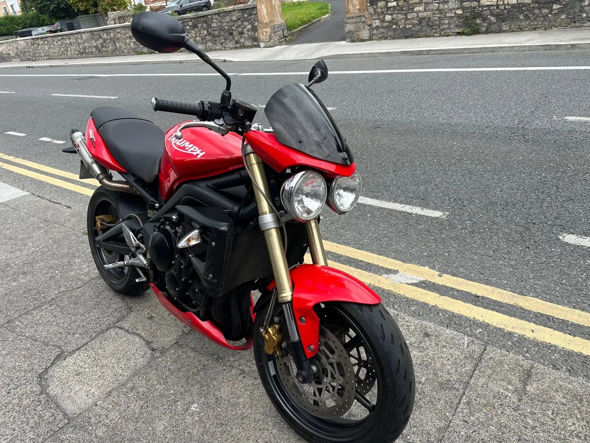 Triumph 675 - Image 2