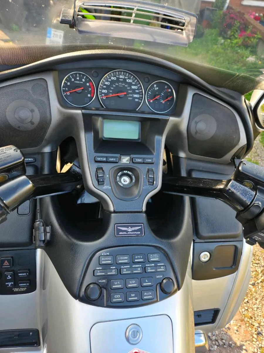 Honda gl1800 goldwing low mileage - Image 3