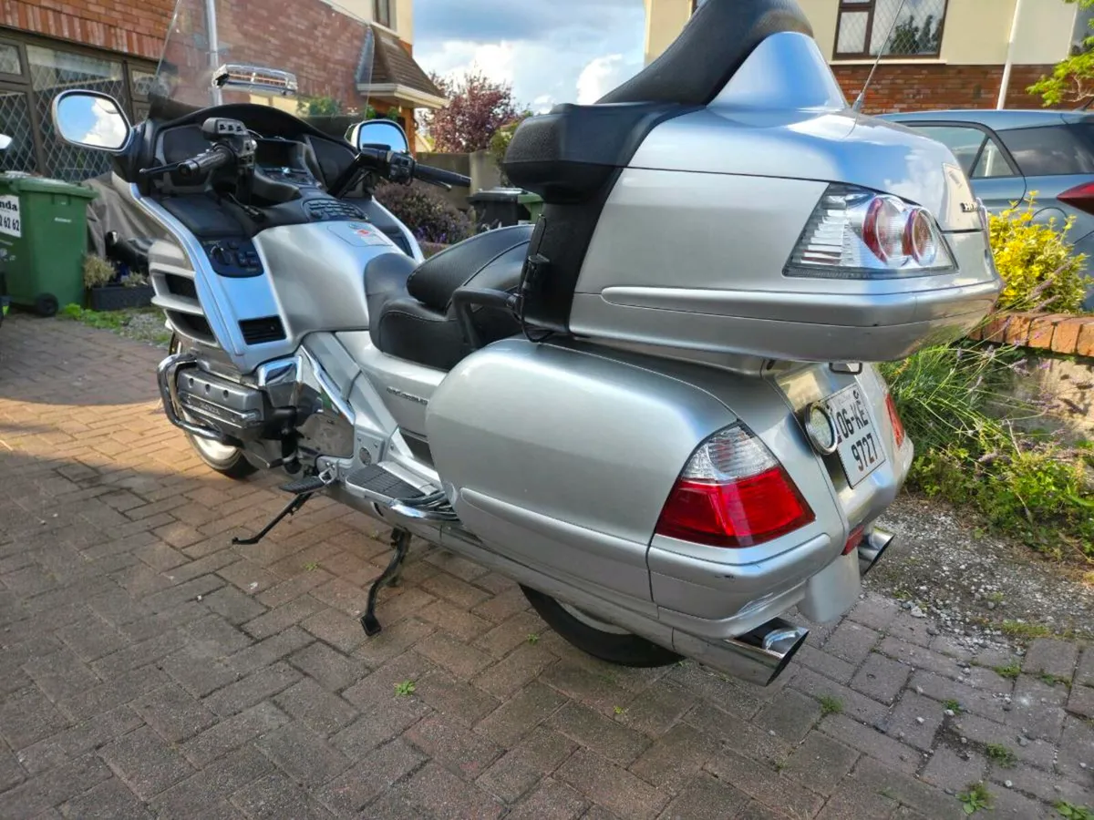 Honda gl1800 goldwing low mileage - Image 4