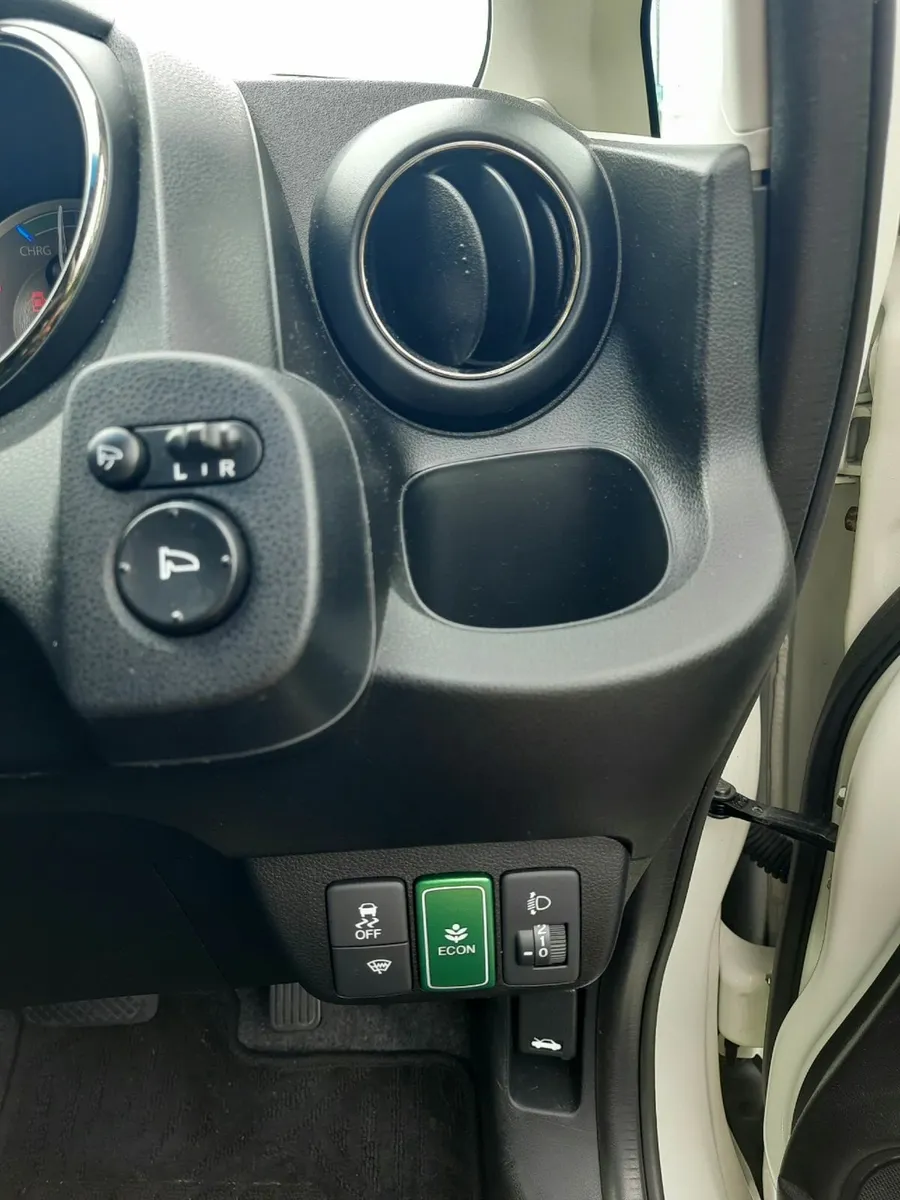 Honda Fit 2013 Low mileage! Clean! - Image 3