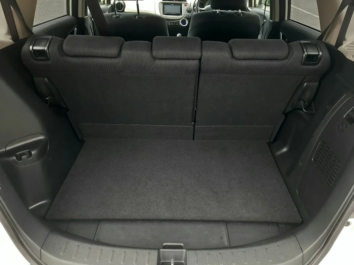Honda Fit 2013 Low mileage! Clean! - Image 4