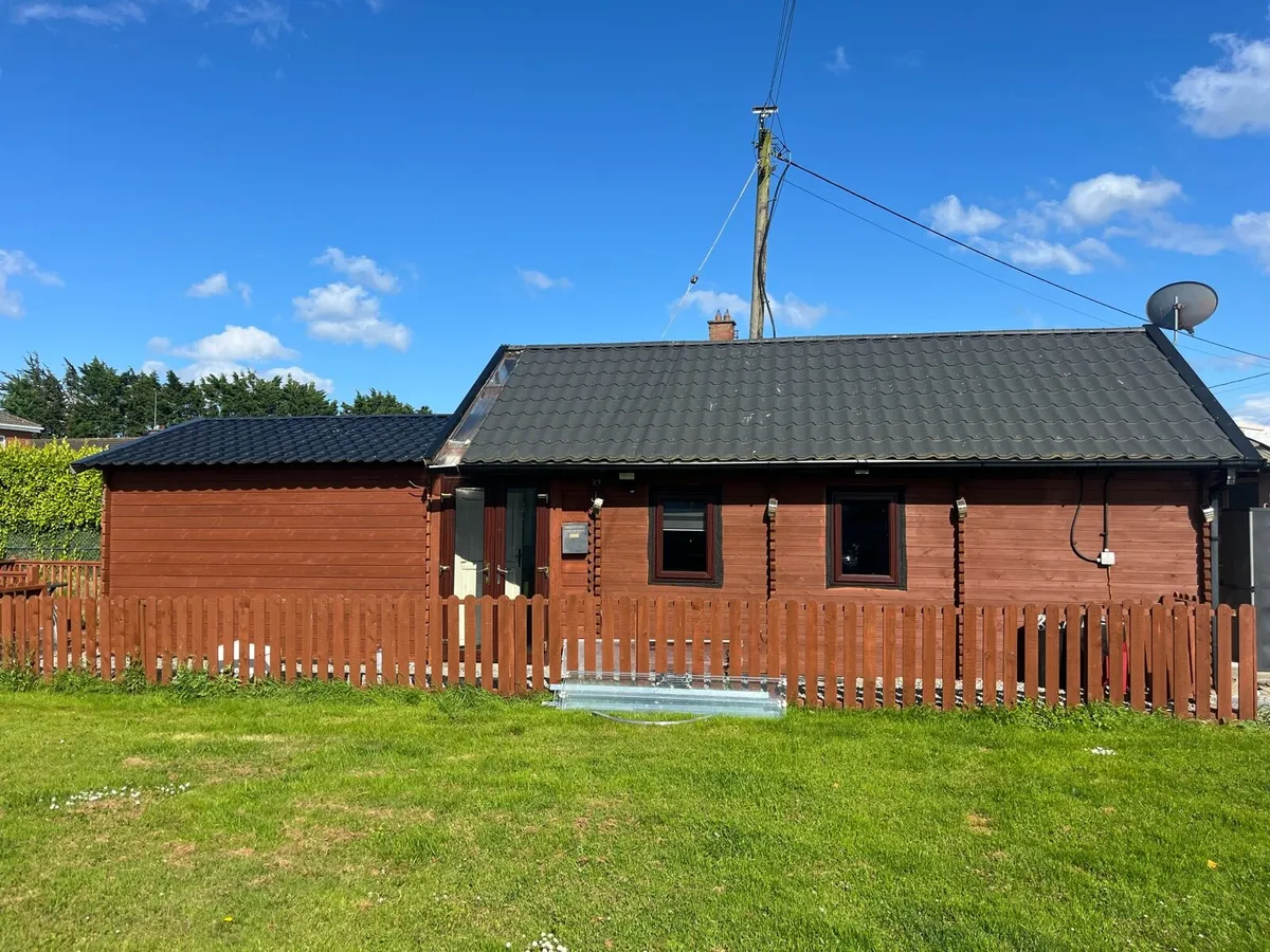 log cabin - Image 1