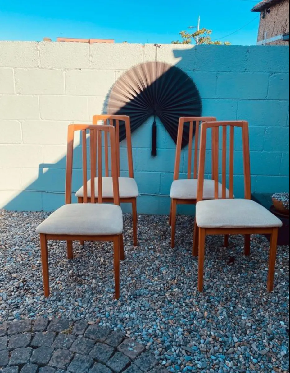 Mid Century Dining Chairs x 4 - Image 1