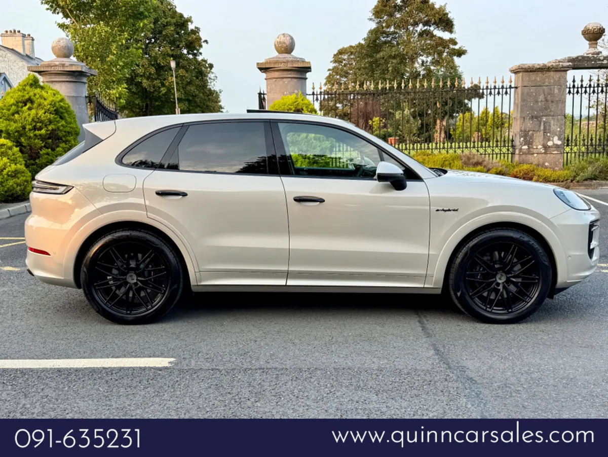 Porsche Cayenne 3.0 V6 E-HYBRID AUTO==BIG SPEC==SP - Image 2