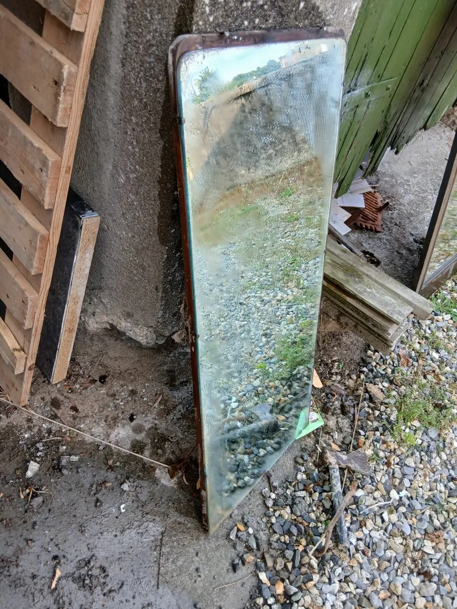 Two vintage distressed mirrors old plates - Image 4