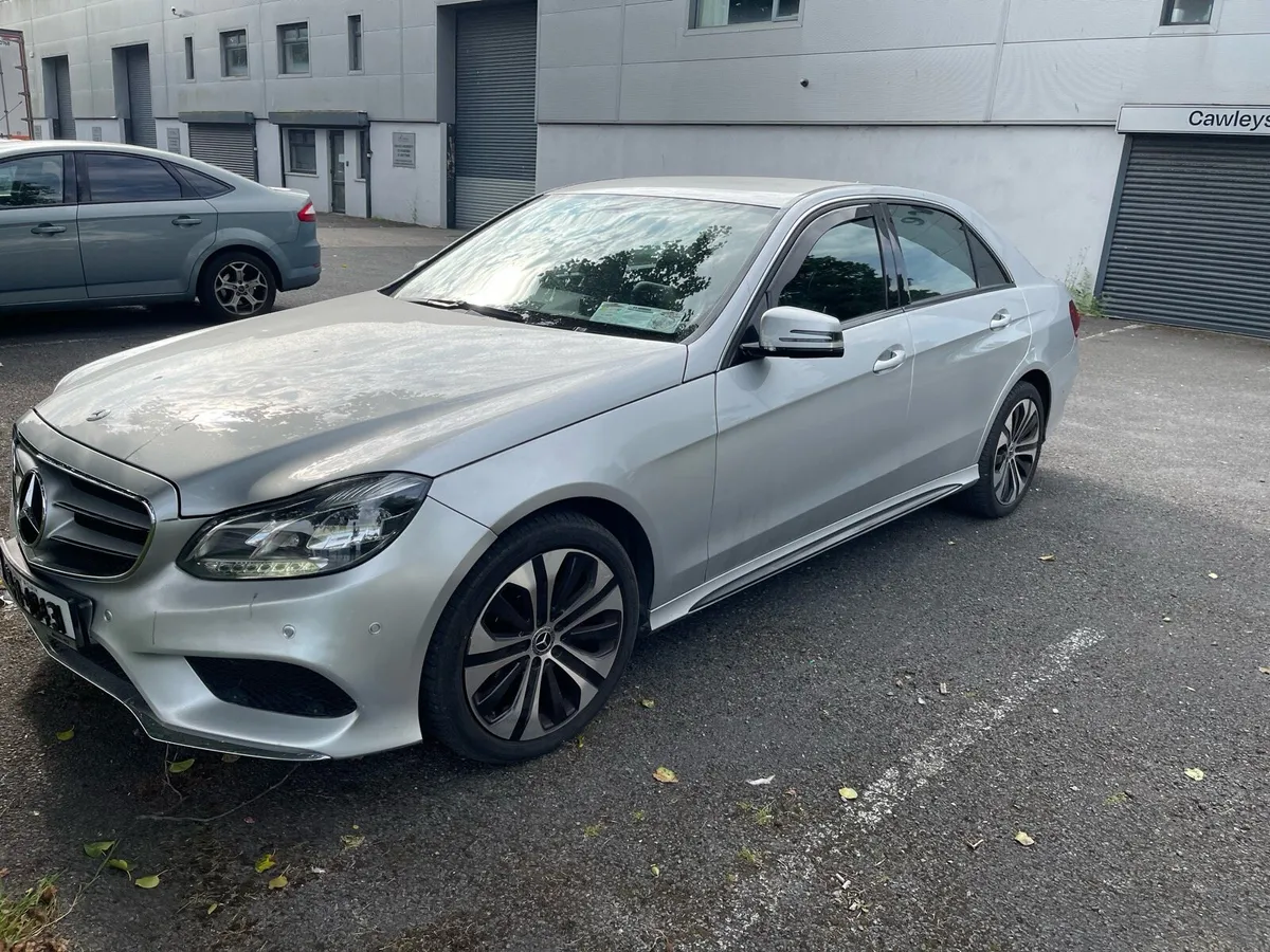 Mercedes-Benz E 300 hybrid - Image 2
