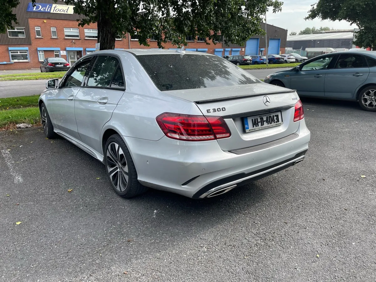 Mercedes-Benz E 300 hybrid - Image 3