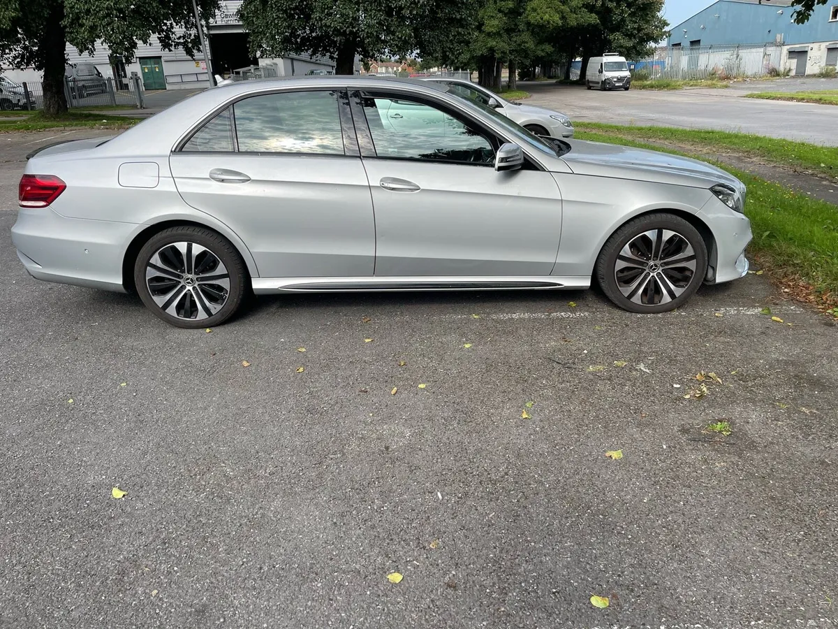 Mercedes-Benz E 300 hybrid - Image 4