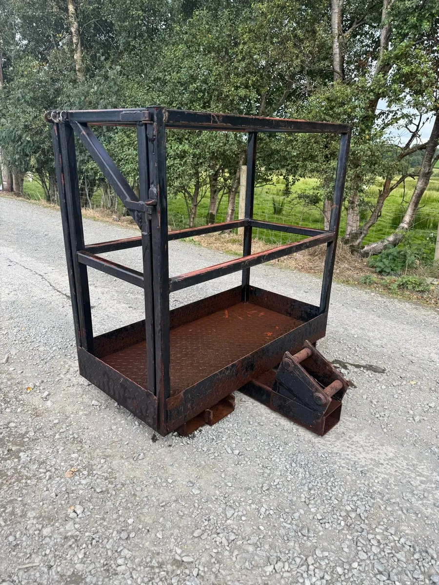 Digger Man Cage - Image 1