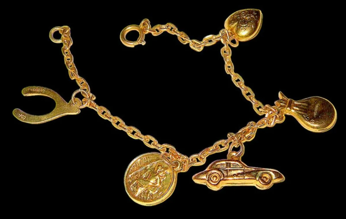 Vintage Hallmarked 9ct Gold Charm Bracelet - Image 2