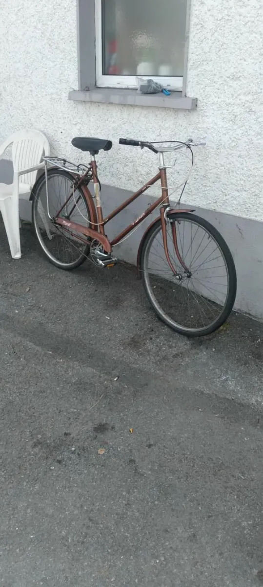 Ladies bike 27ins price too sell 70e - Image 1