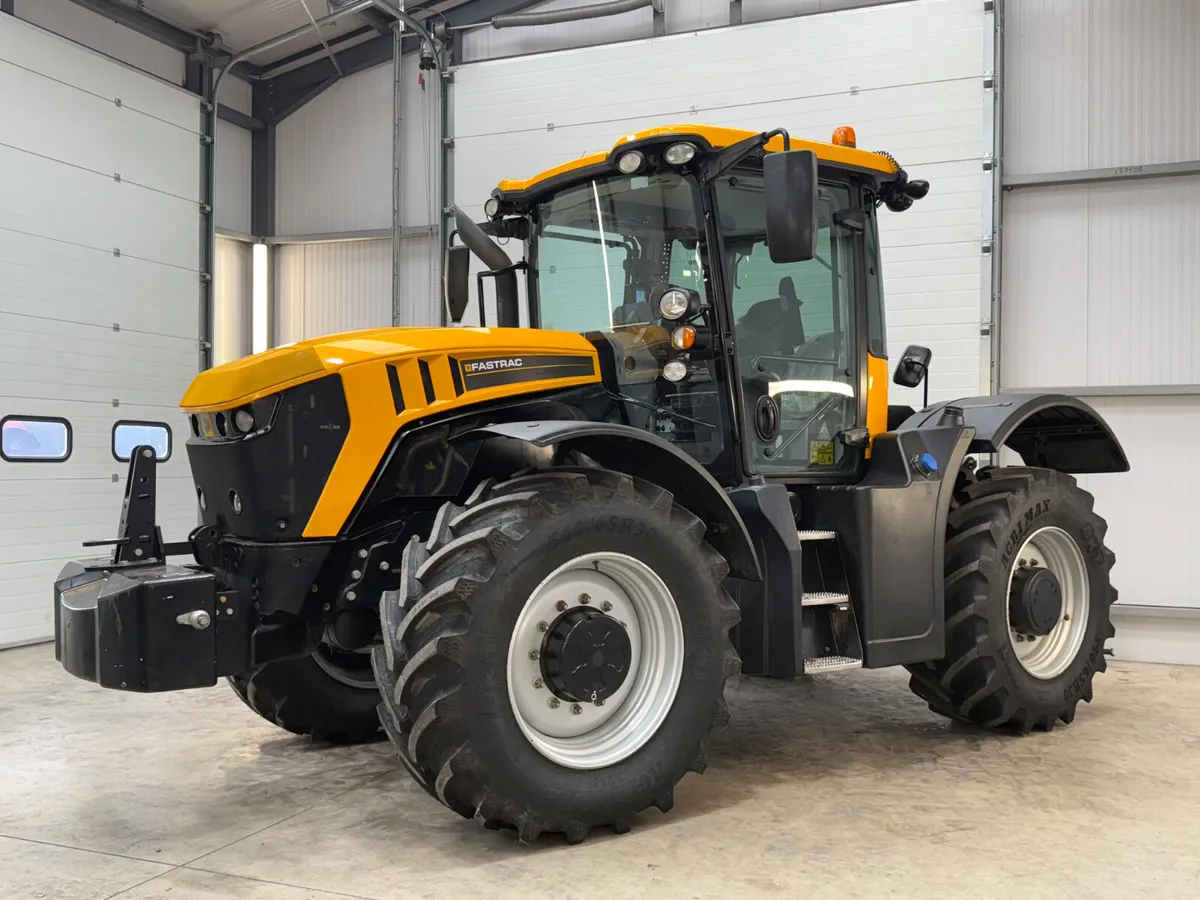 2022 JCB 4220 Fastrac - Image 1
