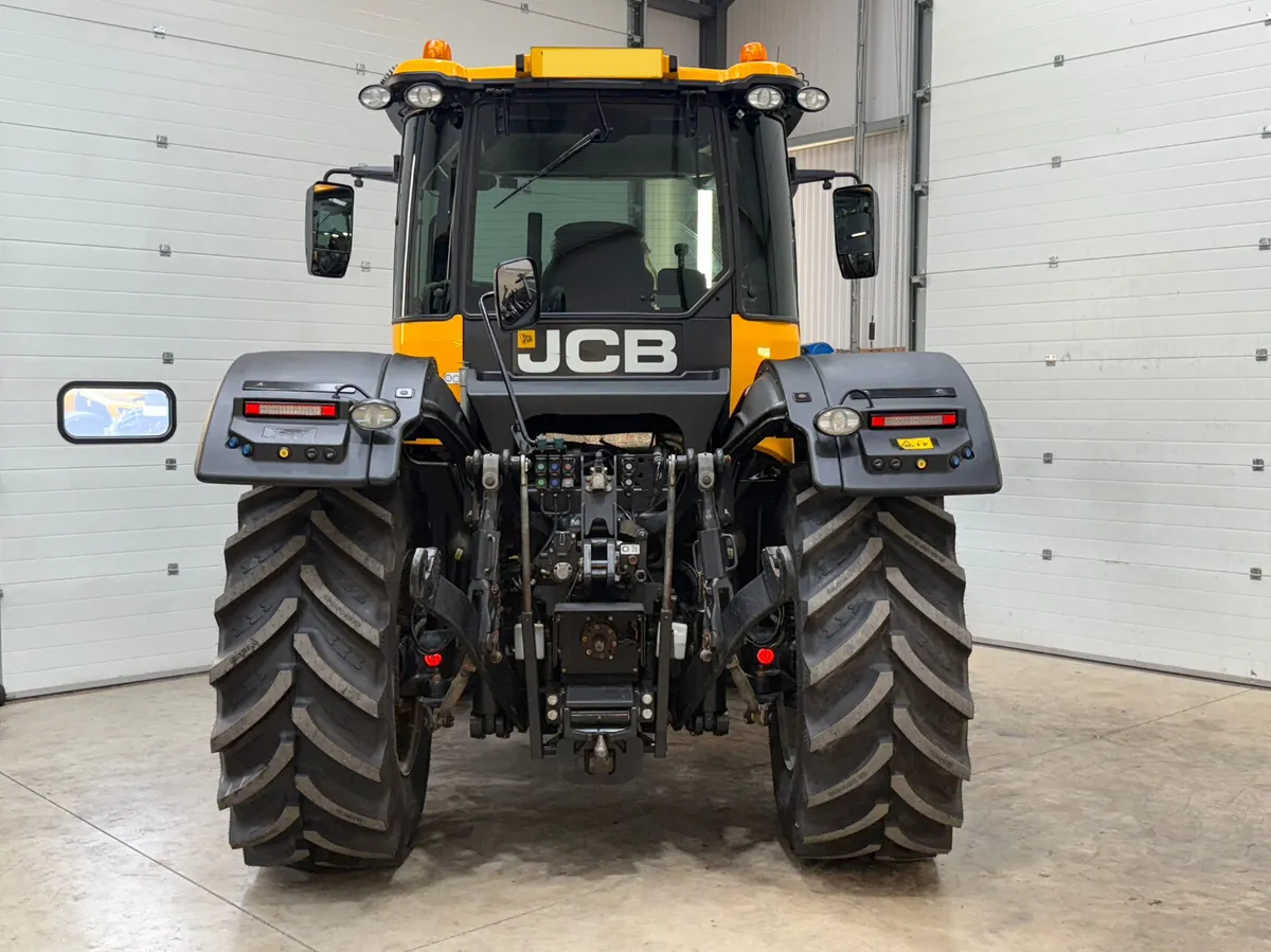 2022 JCB 4220 Fastrac - Image 3