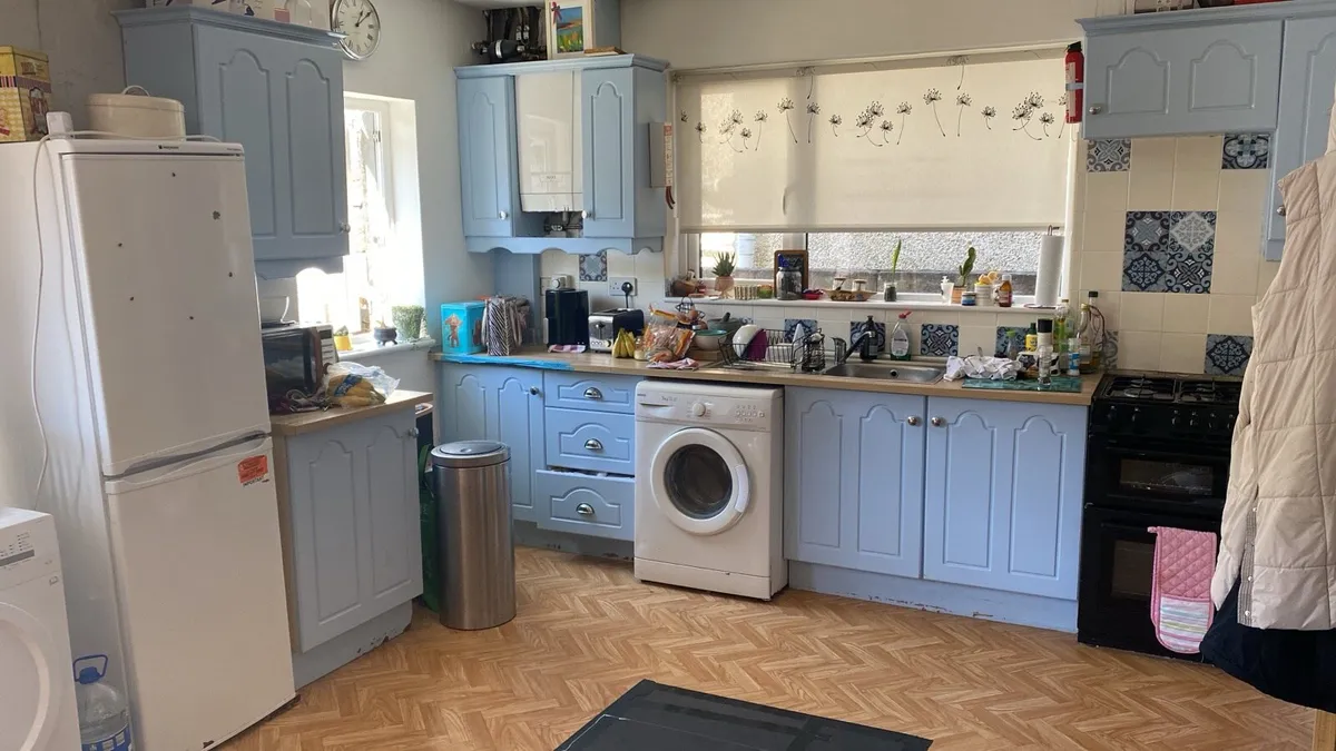 Kitchen must go - Image 1