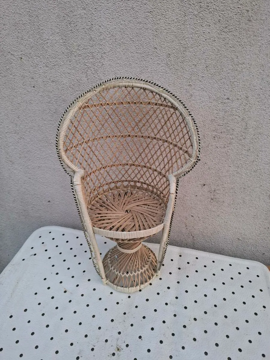 40cm rattan stand chair possible to post