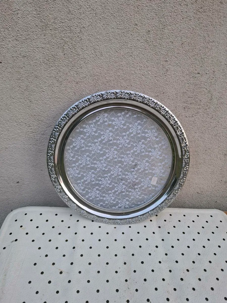 Lace glass round tray postage possible