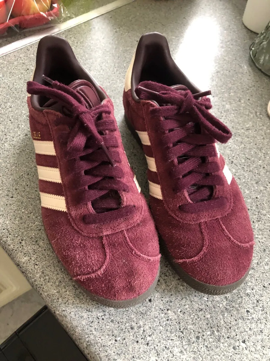 Lades adidas trainers size 5 €30 - Image 1