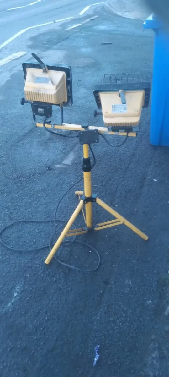 2 stand up floodigth working perfectly - Image 2