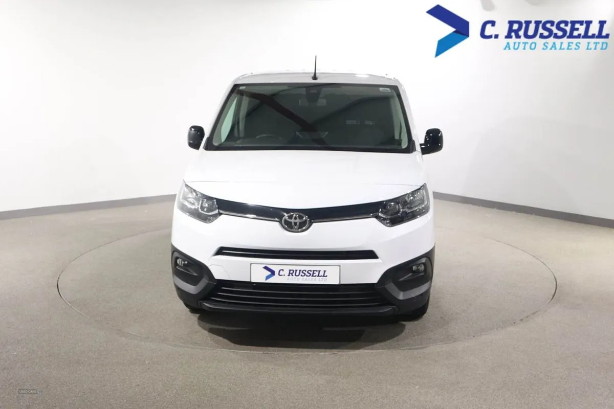 Toyota Proace L2 Diesel - Image 2