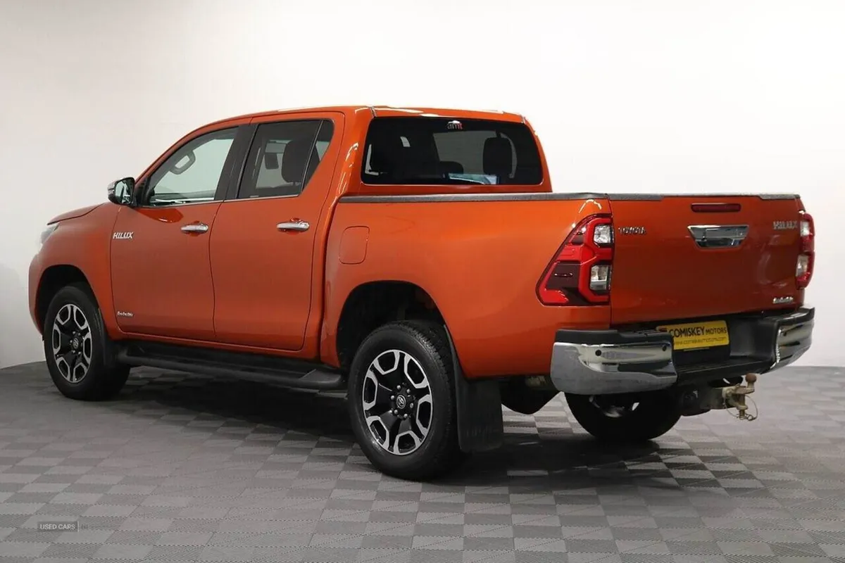 Toyota HiLux D-4d Invincible - Image 4