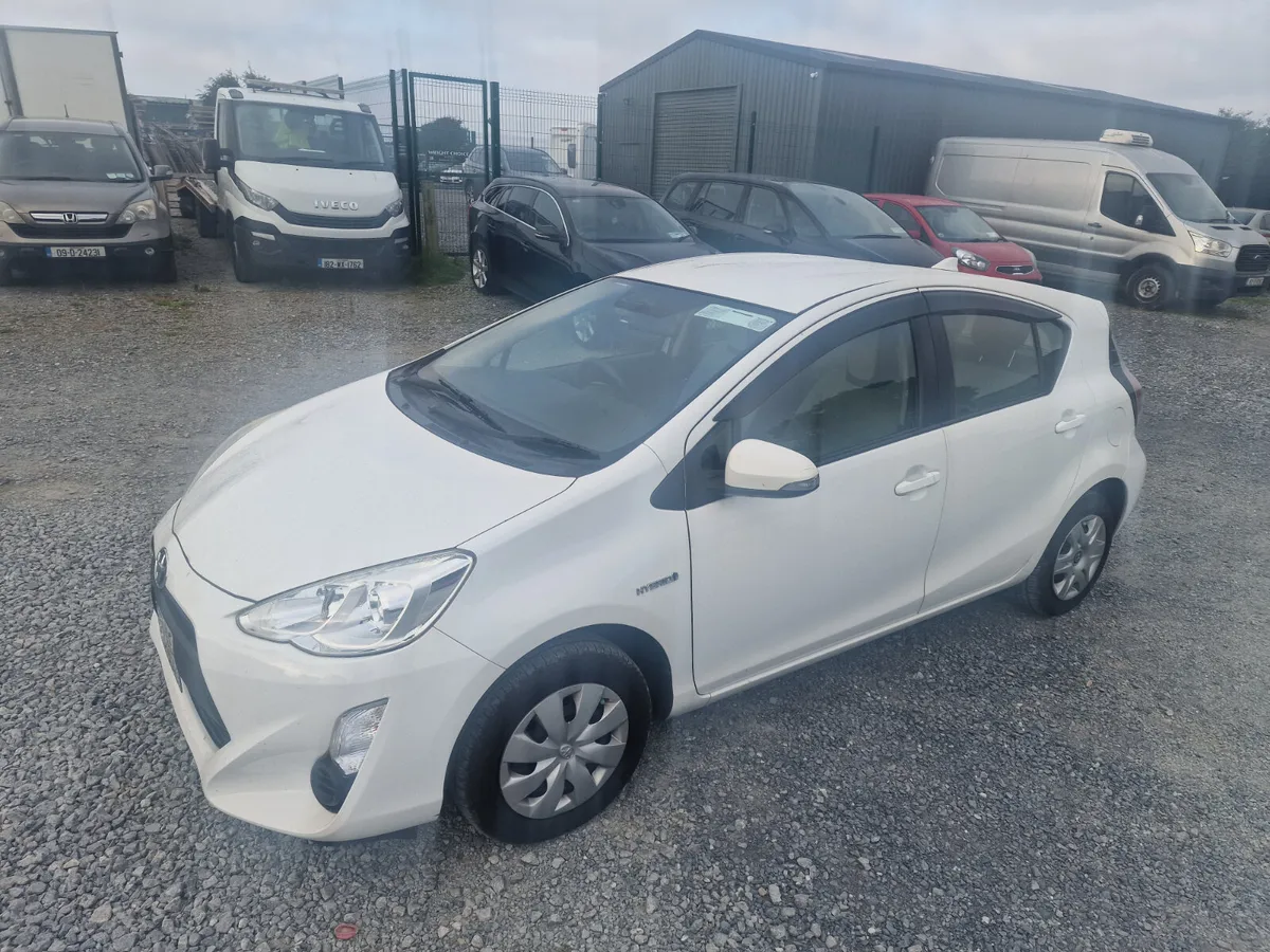 15 Toyota Aqua HYBRID .. AUTO - Image 4
