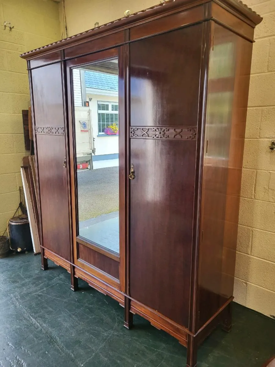 Lovely large triple wardrobe - Image 2