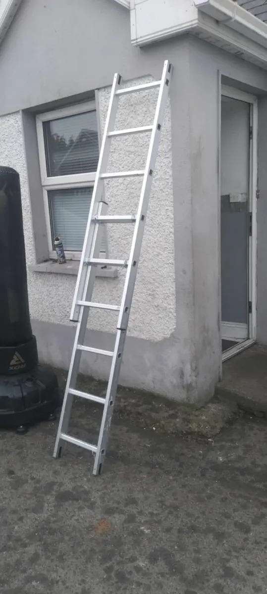 Handy ladder in excellent condition - Image 3