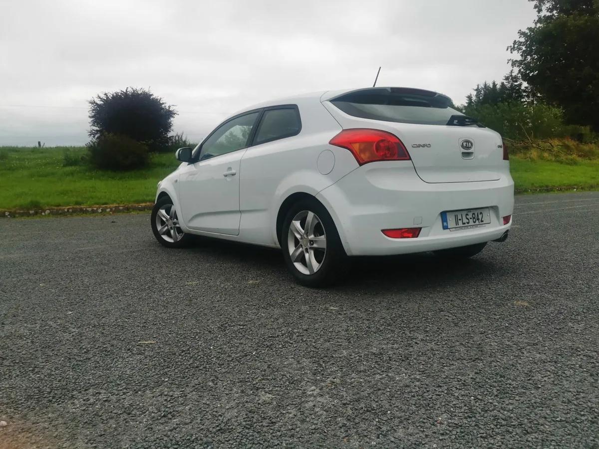 Kia Ceed 2011 - Image 2