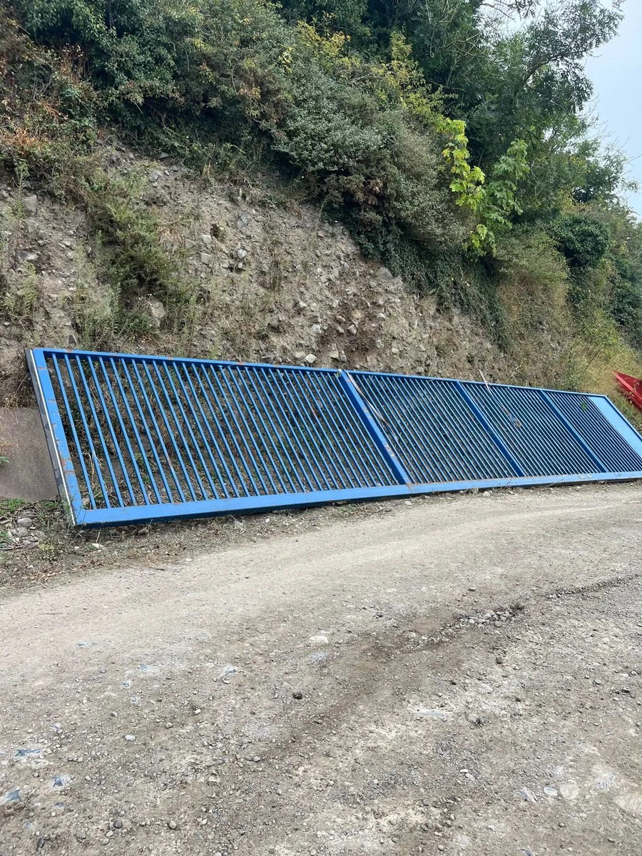 40 ft wide by 8ft high - Image 1