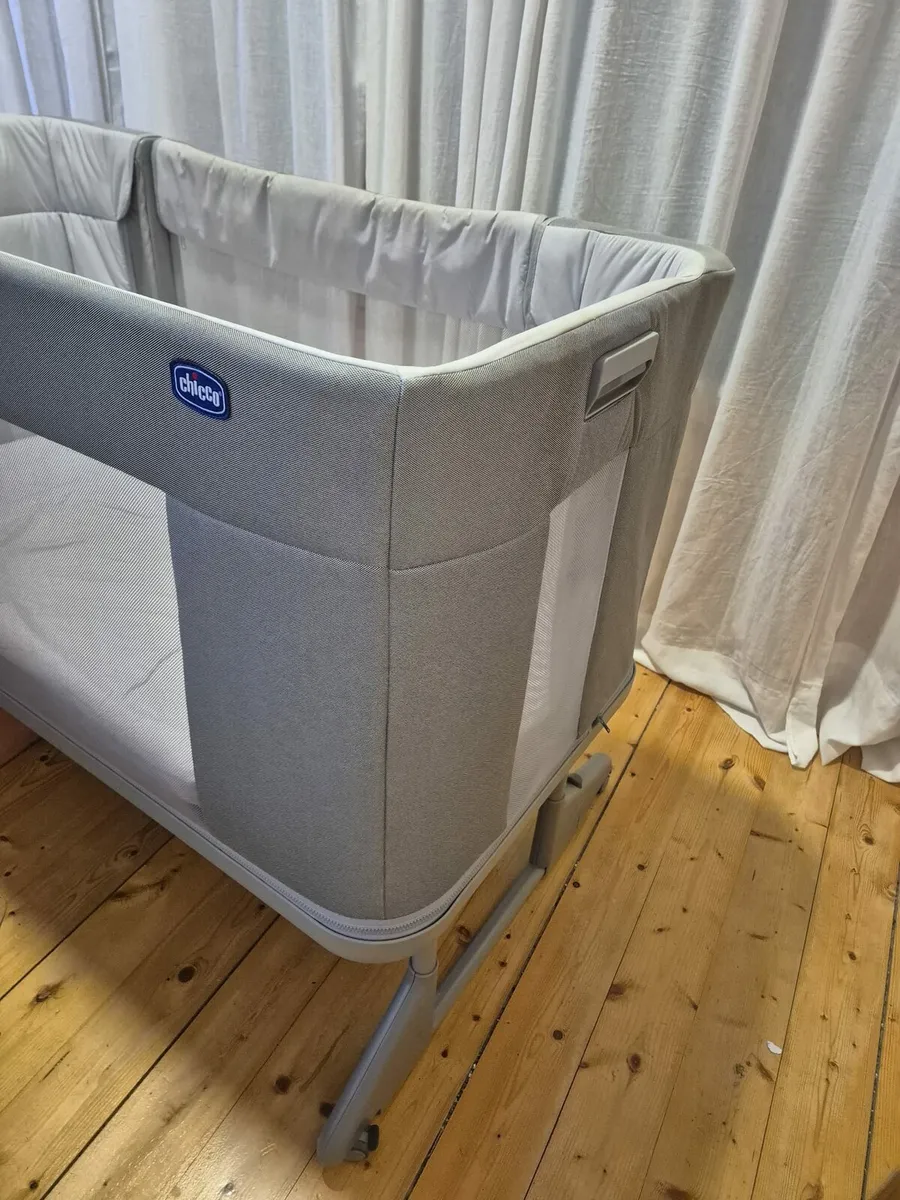 Chicco Next to me Baby Crib 3 in 1 - Image 2