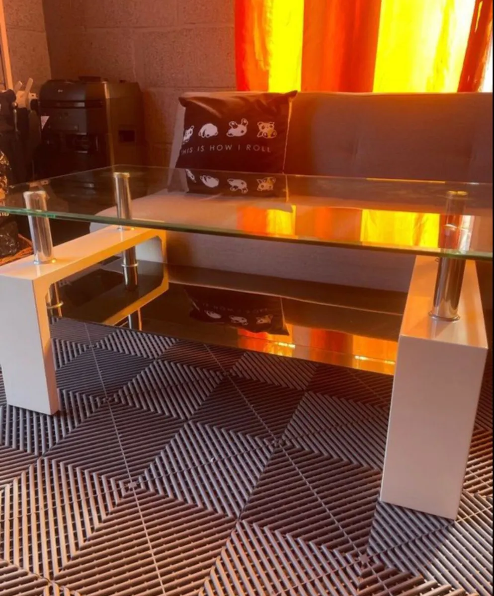Glass coffee table - Image 1
